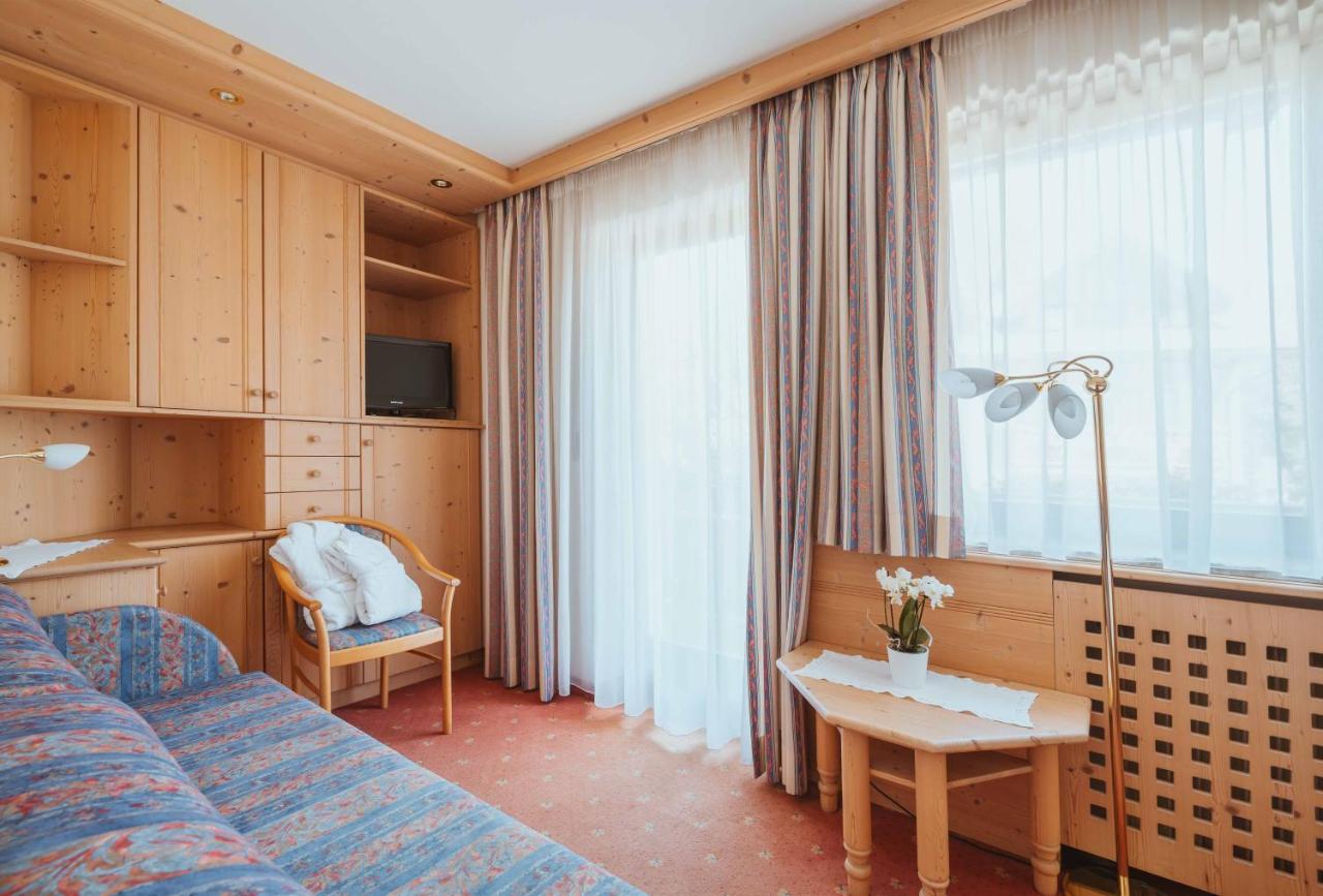 Wanderhotel Teiserhof Фунес Екстериор снимка