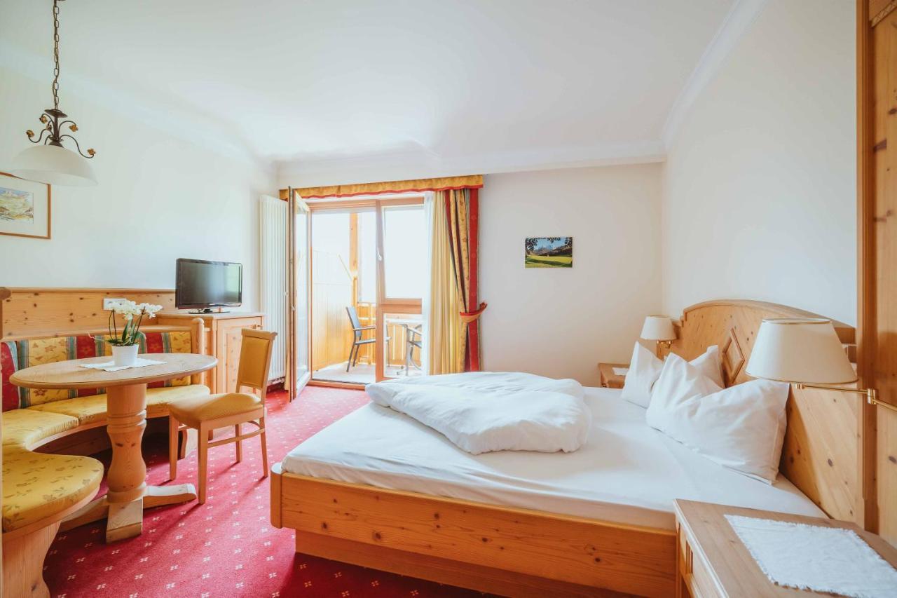 Wanderhotel Teiserhof Фунес Екстериор снимка